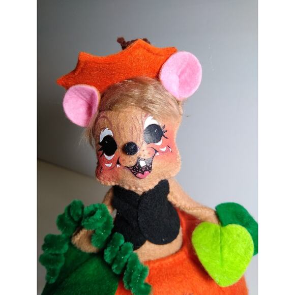 Annalee Halloween Mouse in Pumpkin Artist Doll 2019 Felt Plush - Picture 2 of 4
